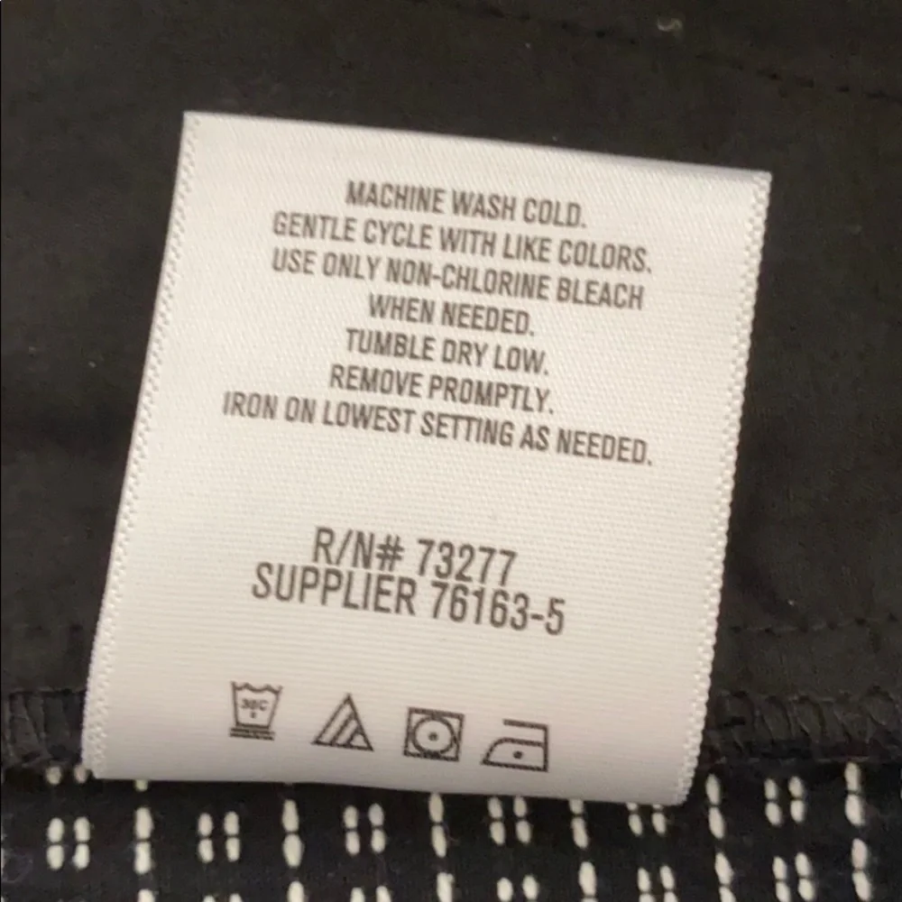 LIZ CLAIBORNE Women's Size 10 Petite Black & White Stitched Patterned Sh…
